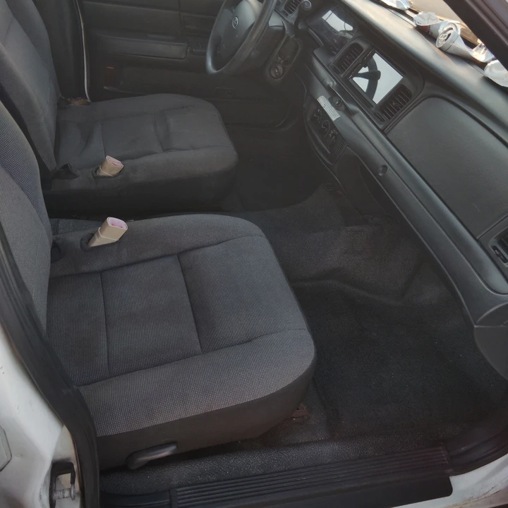 2006 Ford Crown Victoria - Image 8 of 11