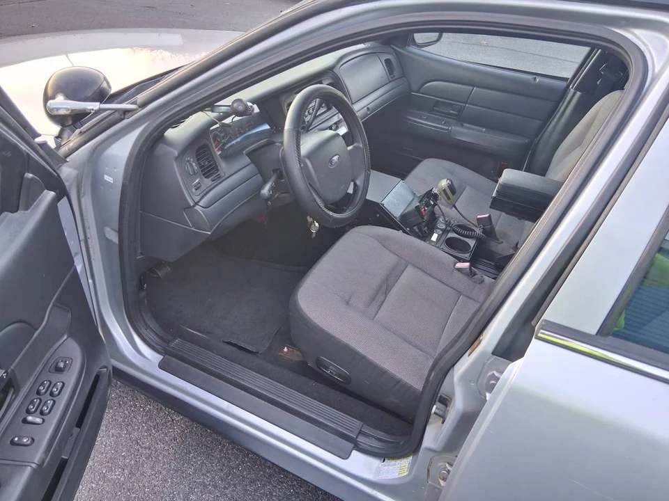 2006 Ford Crown Victoria - Image 9 of 21