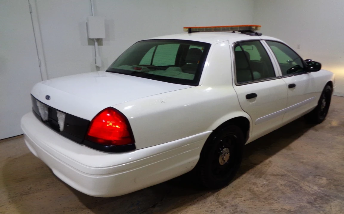 2006 Ford Crown Victoria - Image 3 of 19