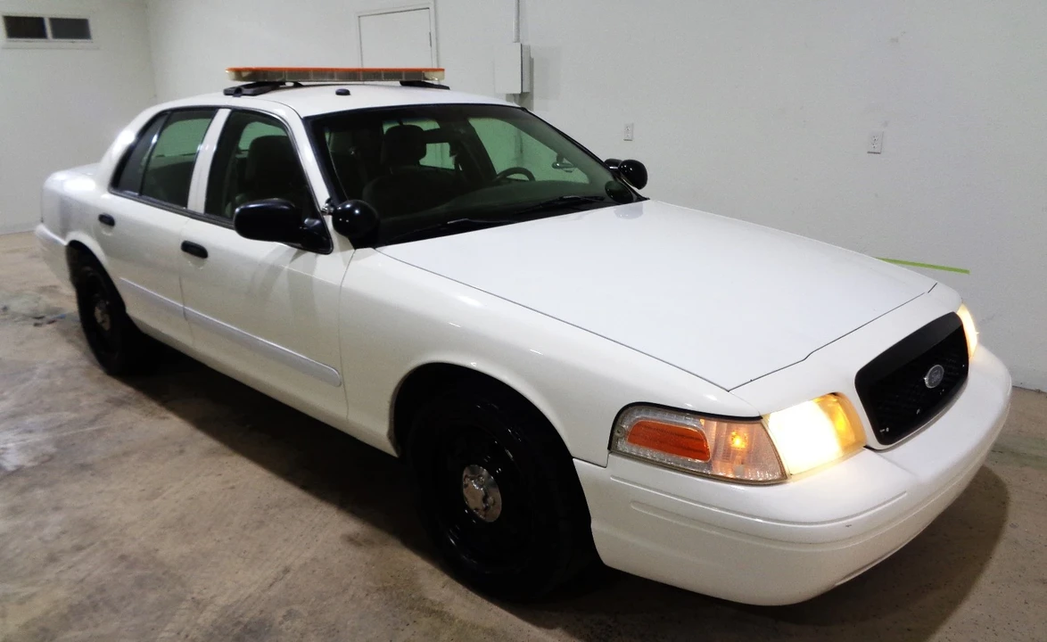 2006 Ford Crown Victoria - Image 2 of 19