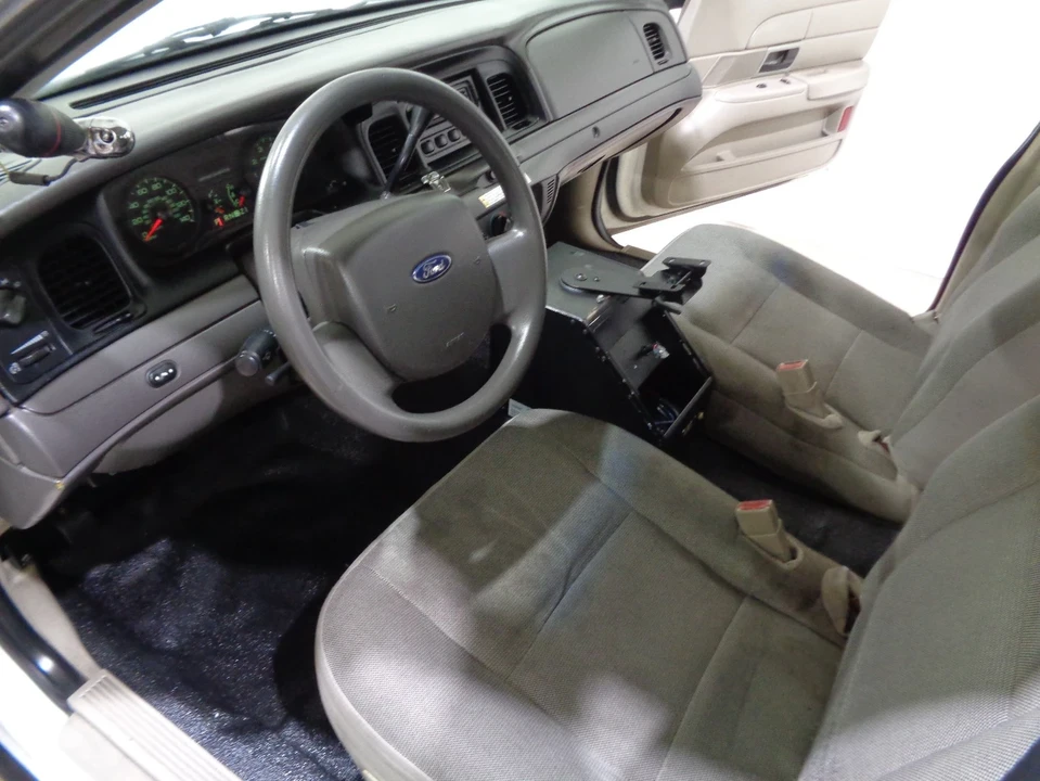 2006 Ford Crown Victoria - Image 12 of 19