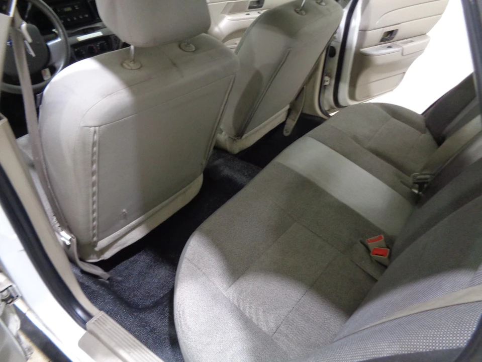 2006 Ford Crown Victoria - Image 14 of 18