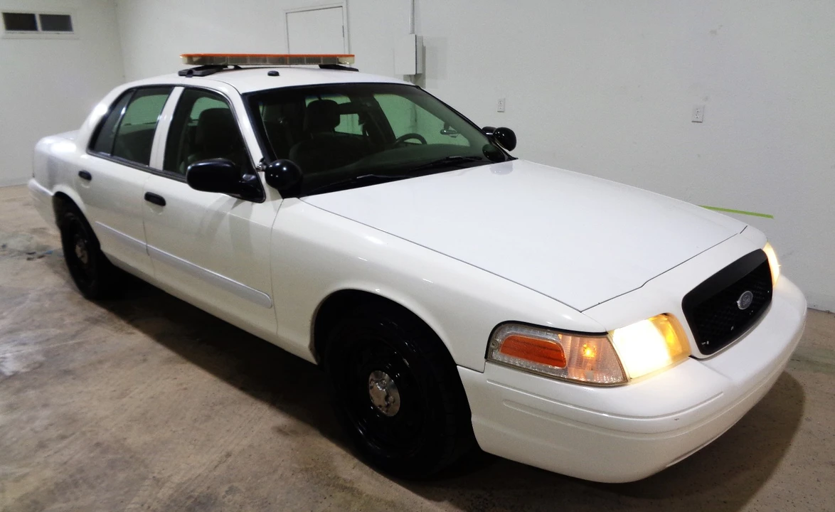2006 Ford Crown Victoria - Image 2 of 18