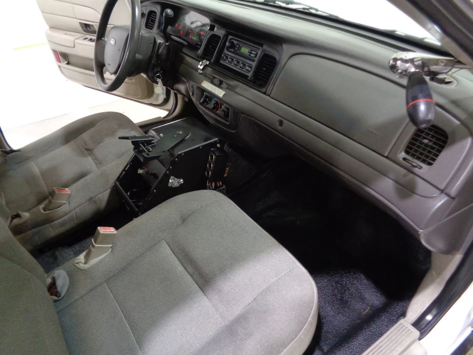 2006 Ford Crown Victoria - Image 13 of 18