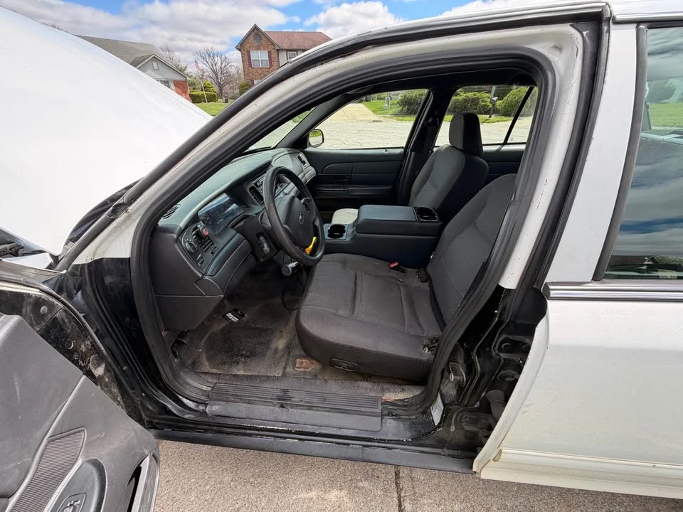 2006 Ford Crown Victoria - Image 6 of 10