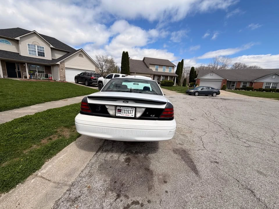 2006 Ford Crown Victoria - Image 2 of 10