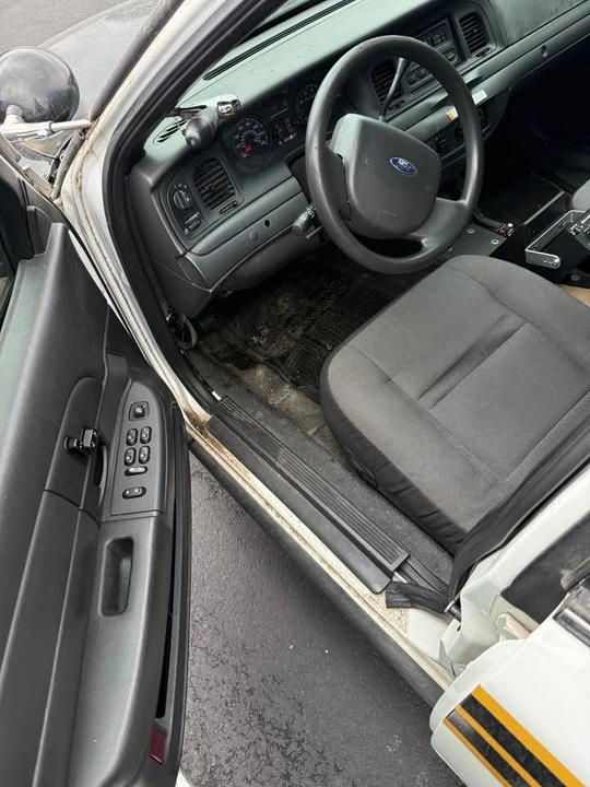 2006 Ford Crown Victoria - Image 6 of 17