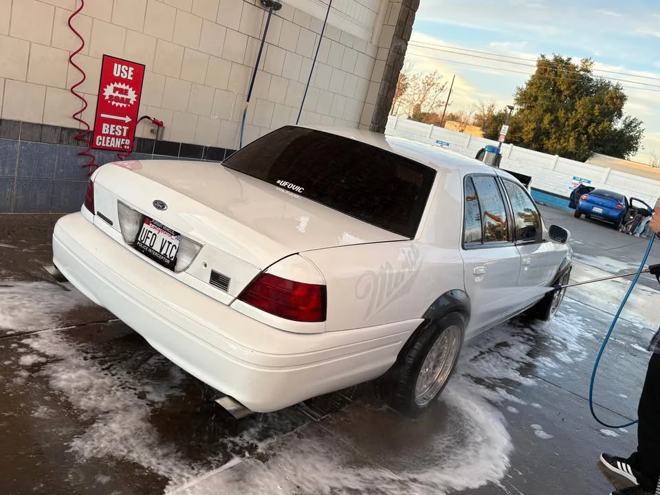 2006 Ford Crown Victoria - Image 2 of 10