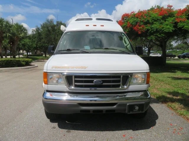 2006 Ford Econoline Van - Image 9 of 12