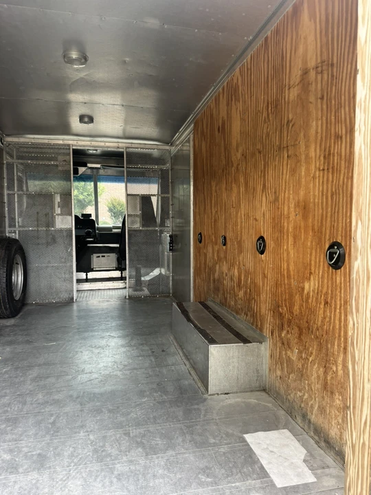 2006 Ford Econoline Van - Image 2 of 16