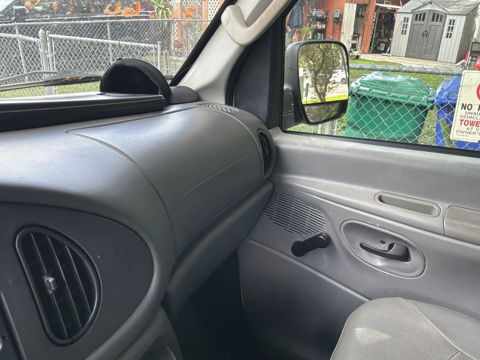 2006 Ford Econoline Van - Image 20 of 26