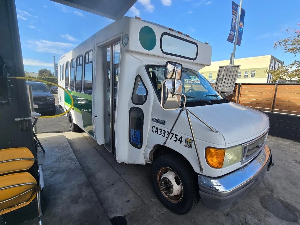 2006 Ford Econoline Van - Image 3 of 13