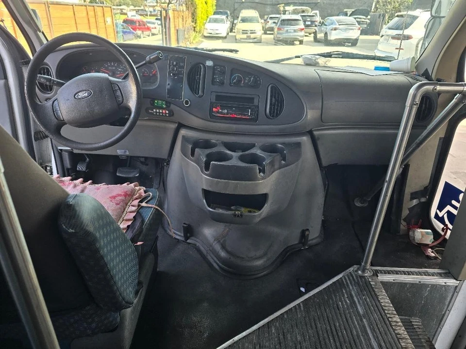 2006 Ford Econoline Van - Image 13 of 13