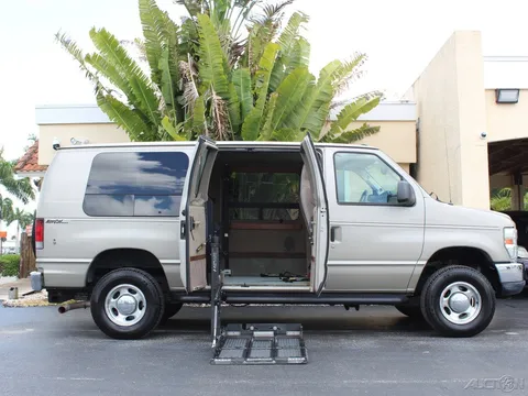 2006 Ford E-Series E-250 Norcal Max Lowered Floor Wheelchair Handicap Van