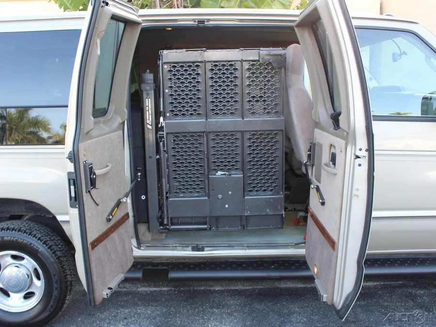 2006 Ford Econoline Van - Image 11 of 24