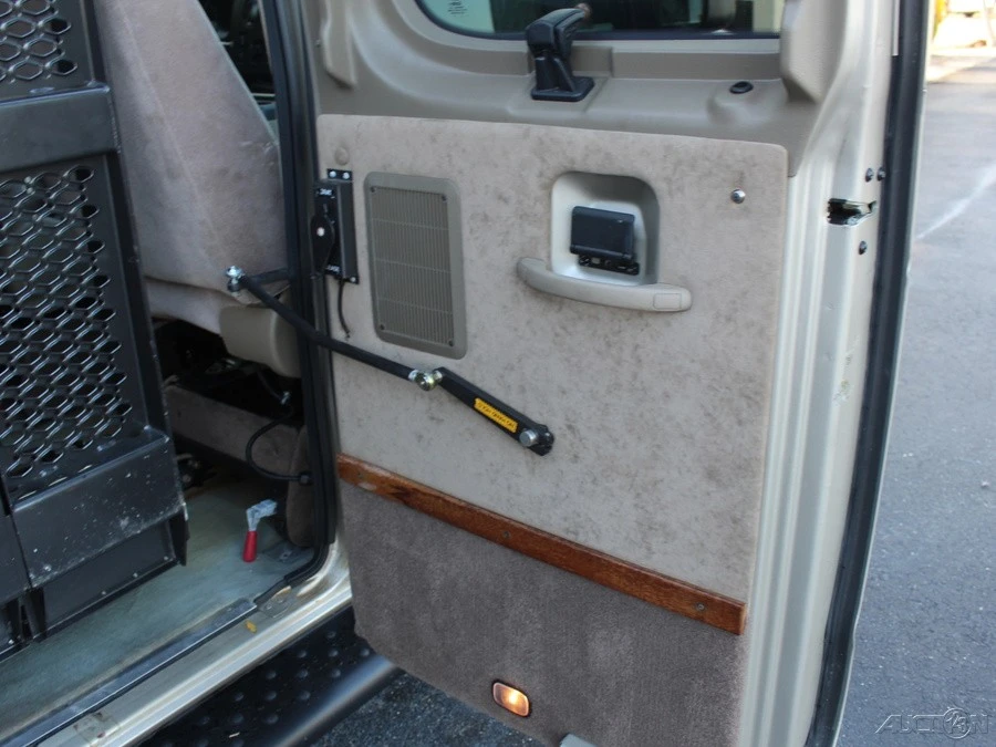 2006 Ford Econoline Van - Image 13 of 24