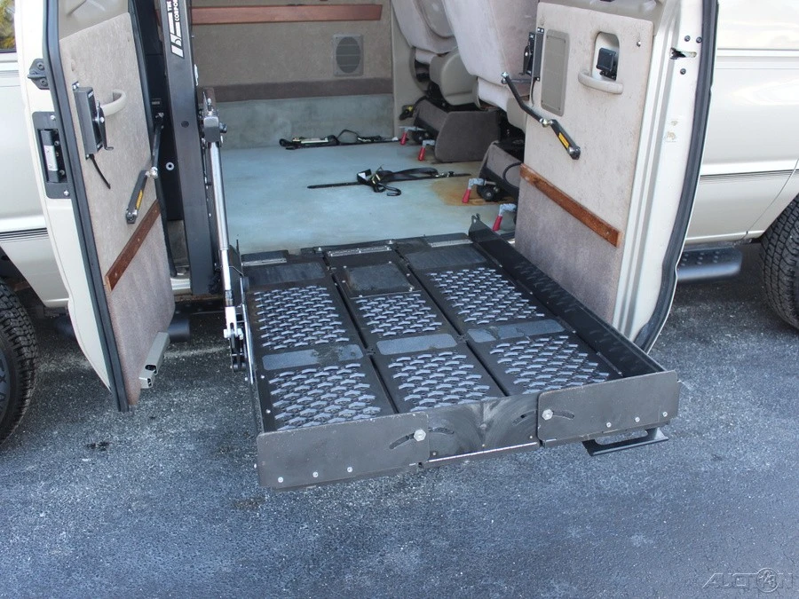 2006 Ford Econoline Van - Image 14 of 24
