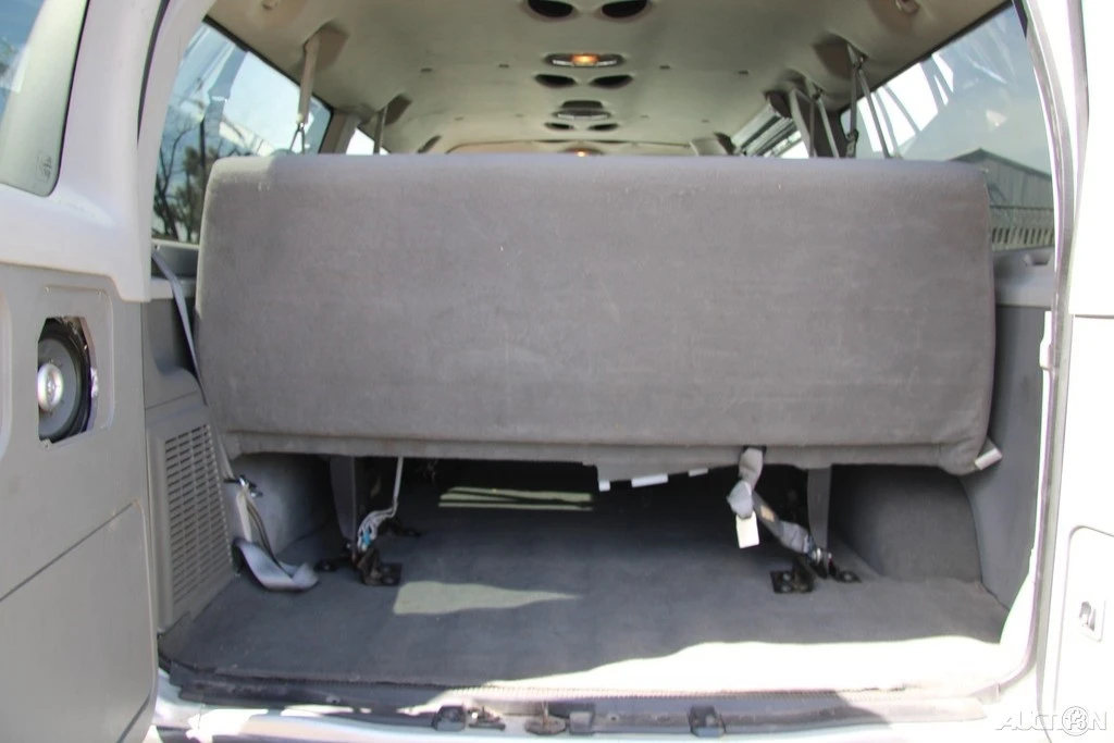 2006 Ford Econoline Van - Image 19 of 21