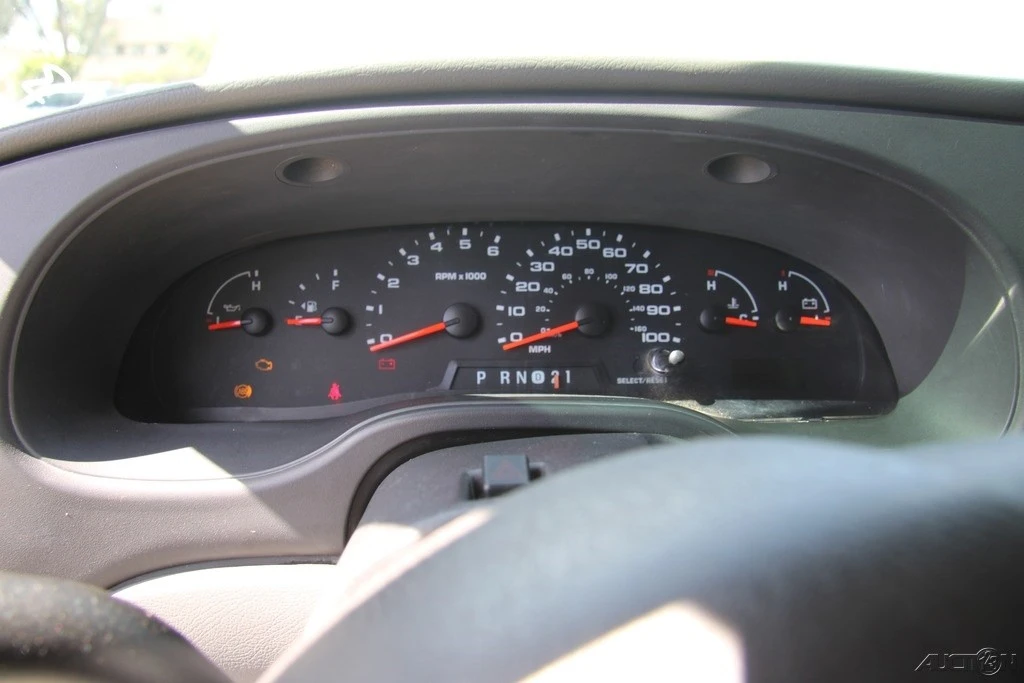 2006 Ford Econoline Van - Image 16 of 21
