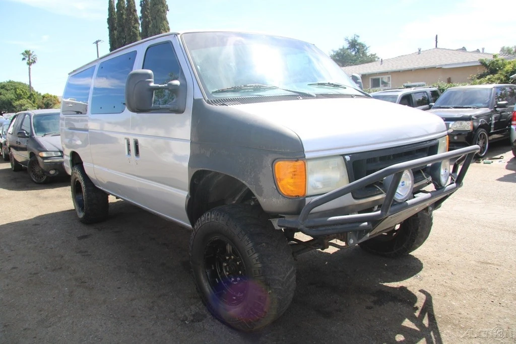 2006 Ford Econoline Van - Image 10 of 21