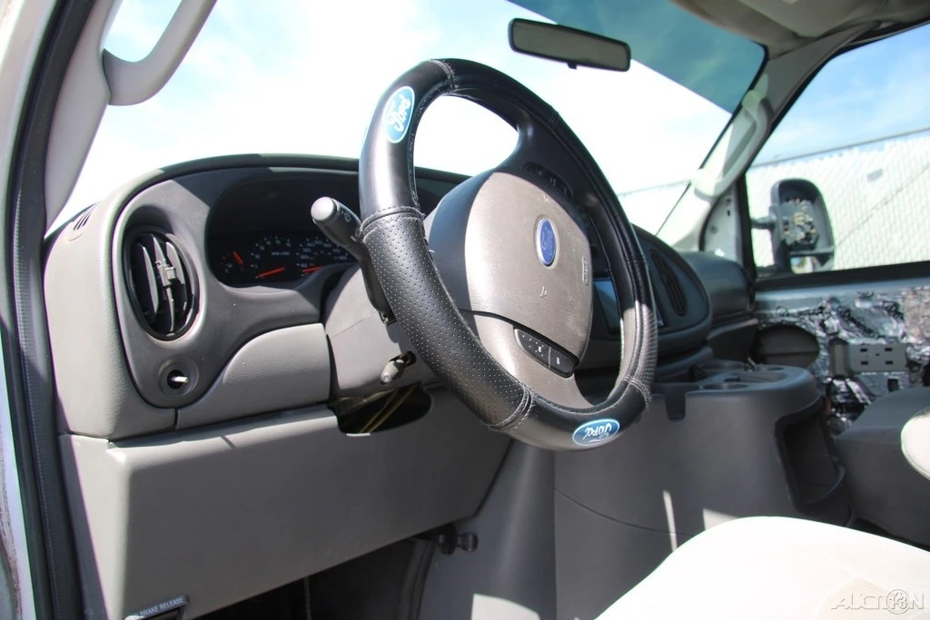 2006 Ford Econoline Van - Image 15 of 21