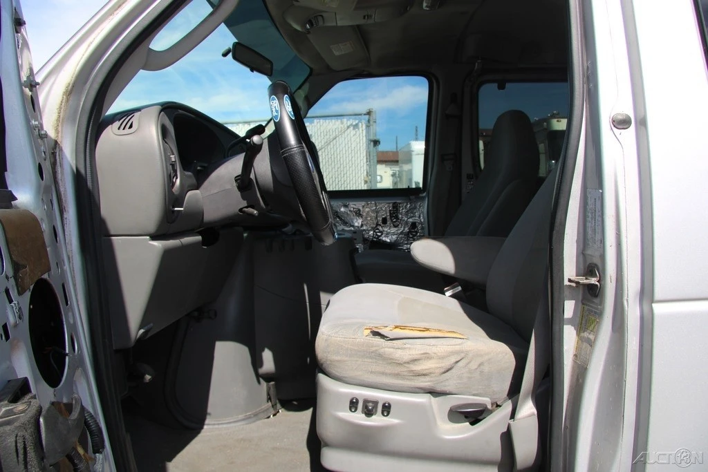 2006 Ford Econoline Van - Image 14 of 21