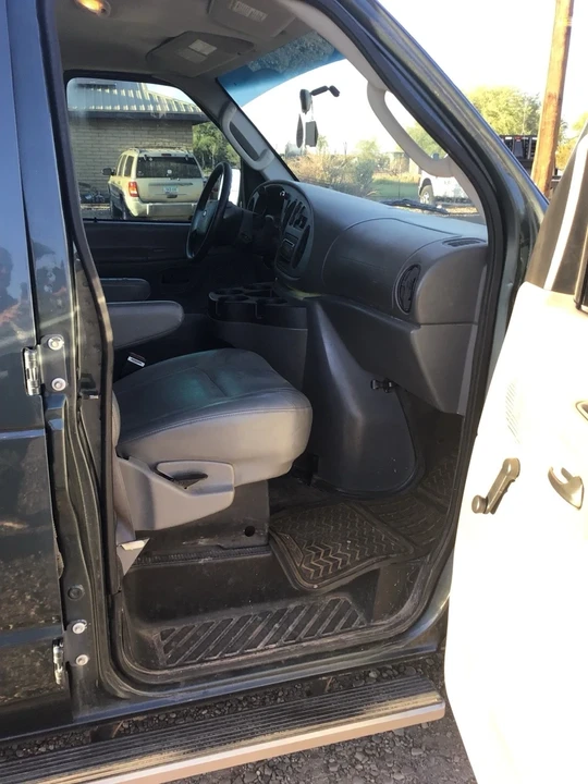 2006 Ford Econoline Van - Image 9 of 12