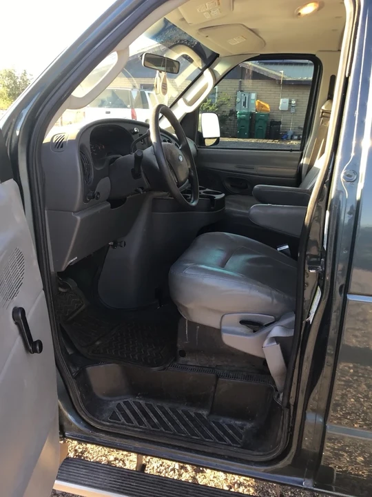 2006 Ford Econoline Van - Image 10 of 12