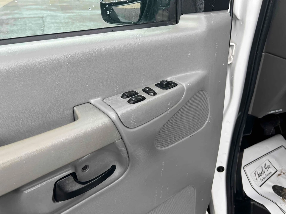 2006 Ford Econoline Van - Image 11 of 21