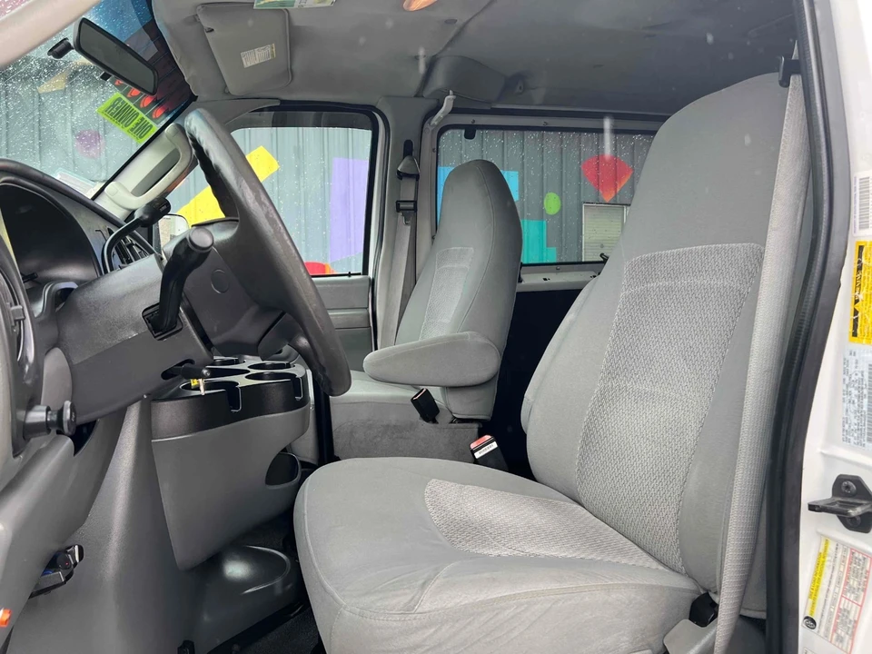 2006 Ford Econoline Van - Image 13 of 21