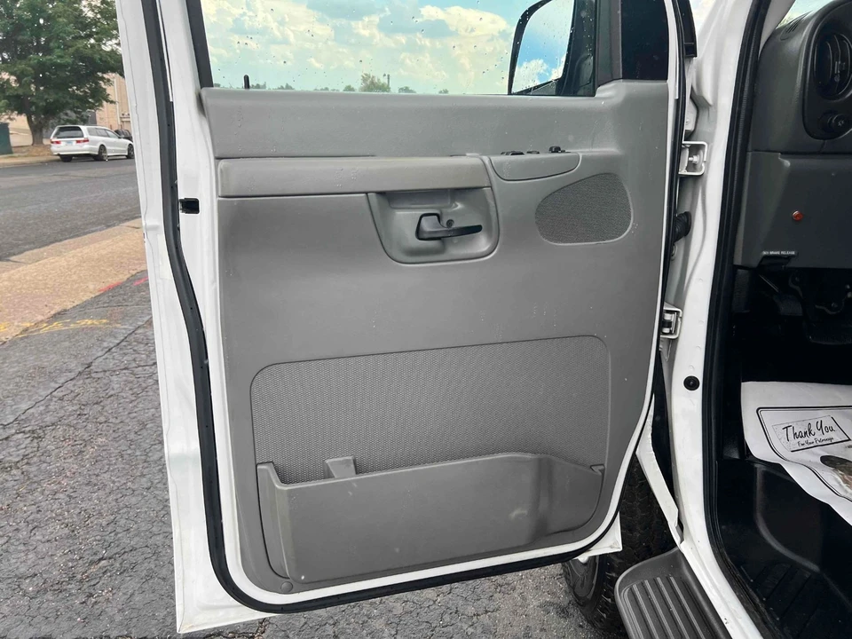 2006 Ford Econoline Van - Image 10 of 21