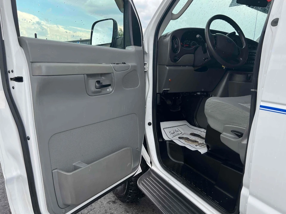 2006 Ford Econoline Van - Image 9 of 21