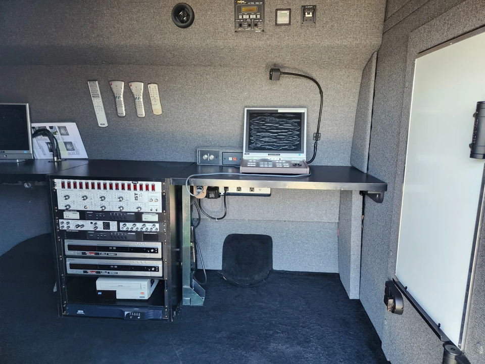 2006 Ford Econoline Van - Image 17 of 19