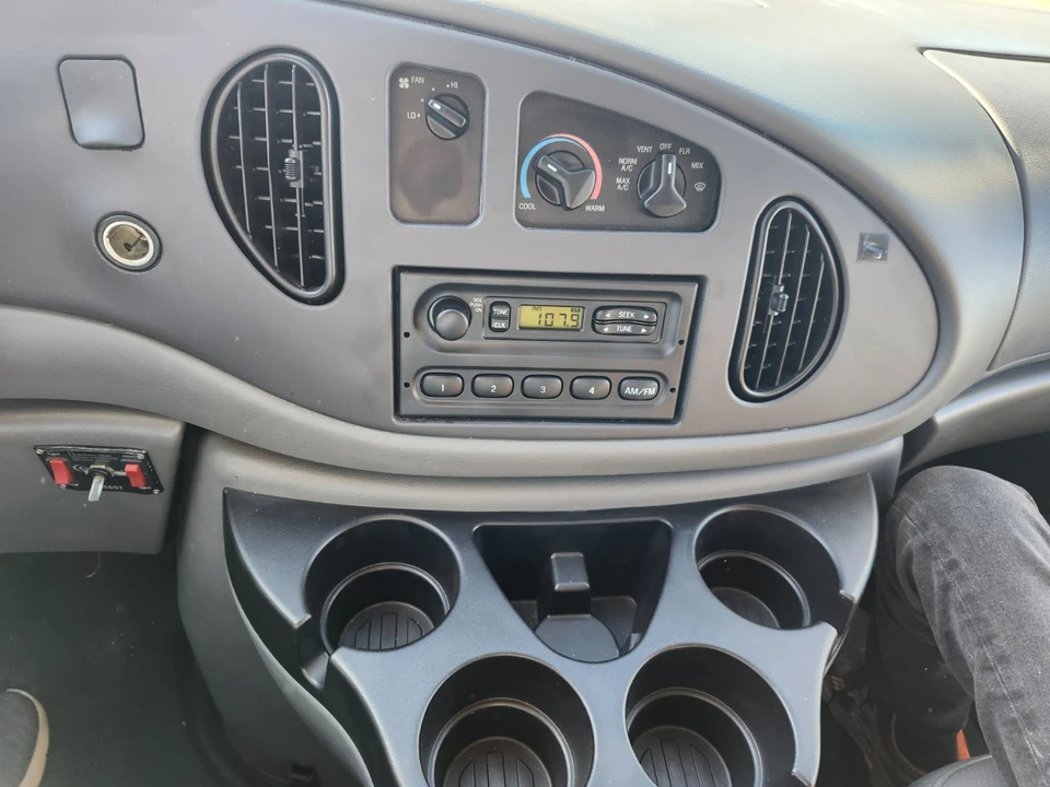 2006 Ford Econoline Van - Image 16 of 19