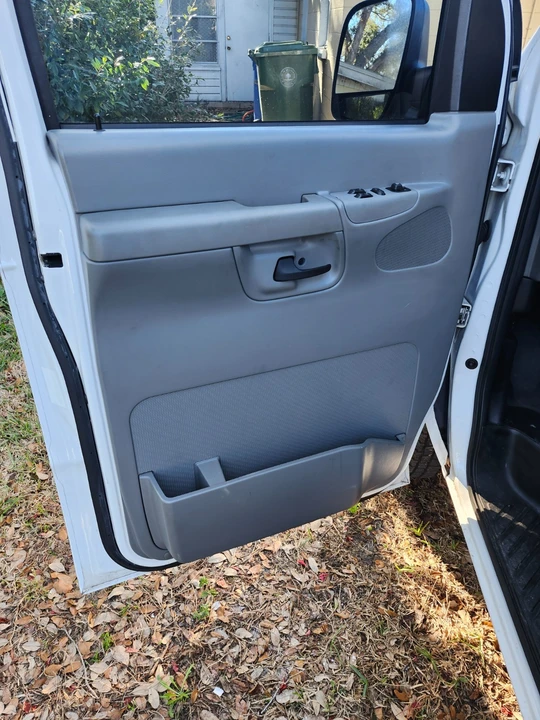 2006 Ford Econoline Van - Image 10 of 19