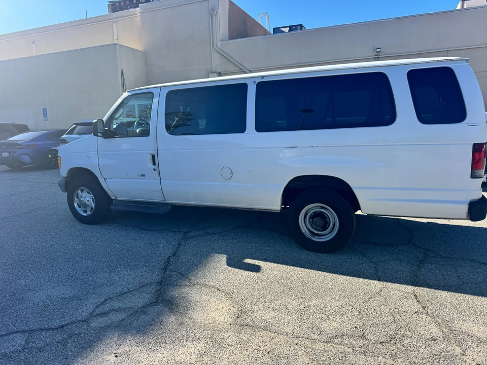 2006 Ford Econoline Van - Image 2 of 15