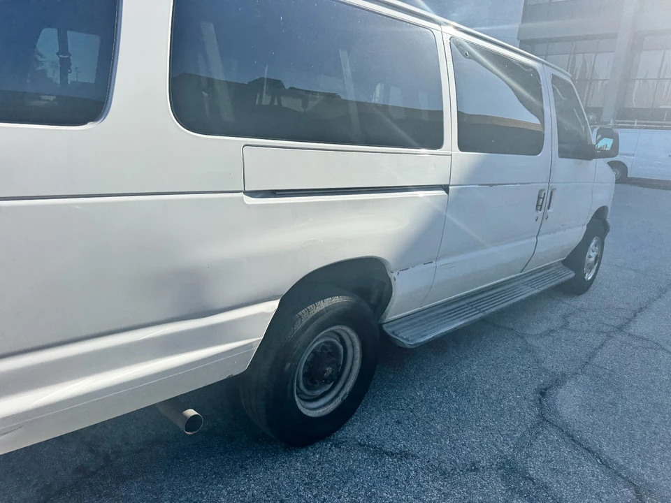 2006 Ford Econoline Van - Image 13 of 15