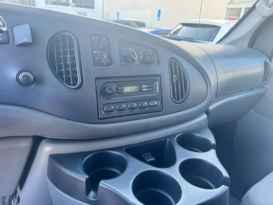 2006 Ford Econoline Van - Image 10 of 15