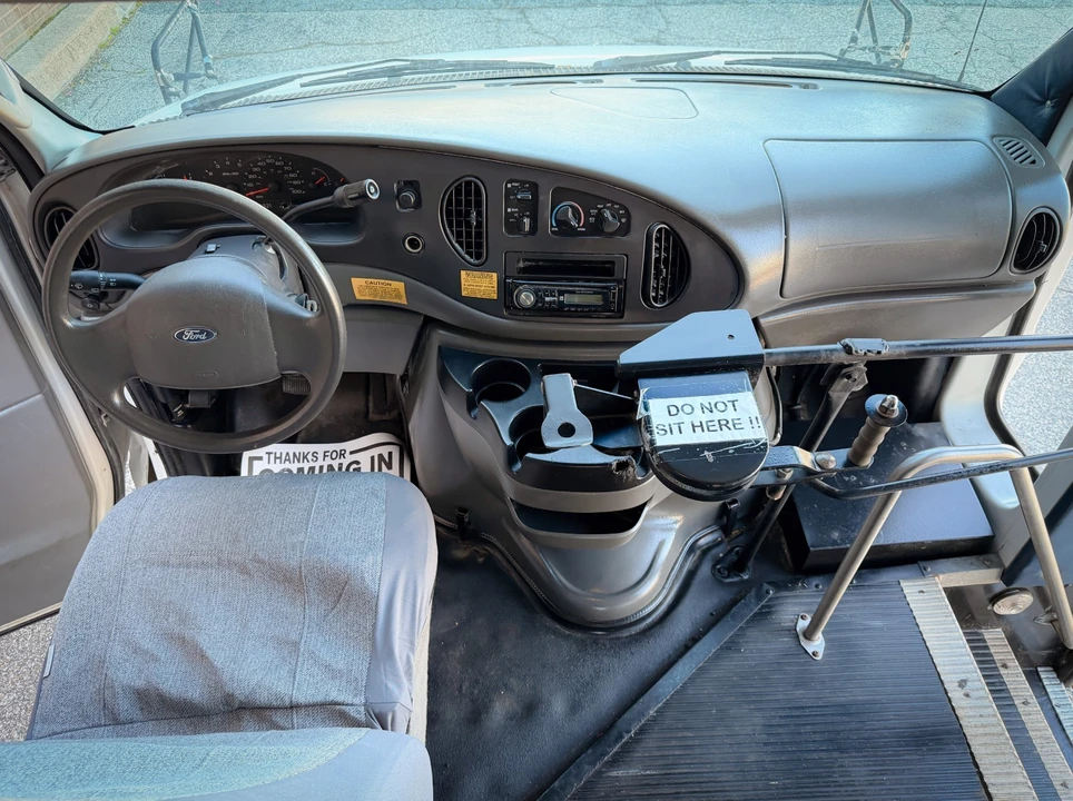 2006 Ford Econoline Van - Image 13 of 21