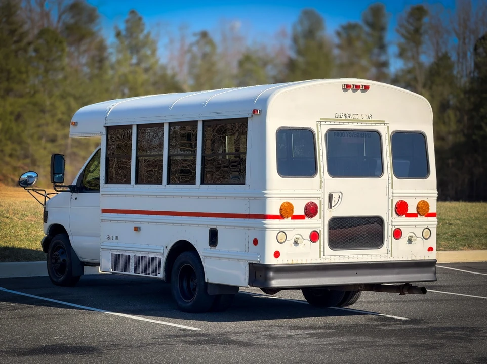 2006 Ford Econoline Van - Image 9 of 21