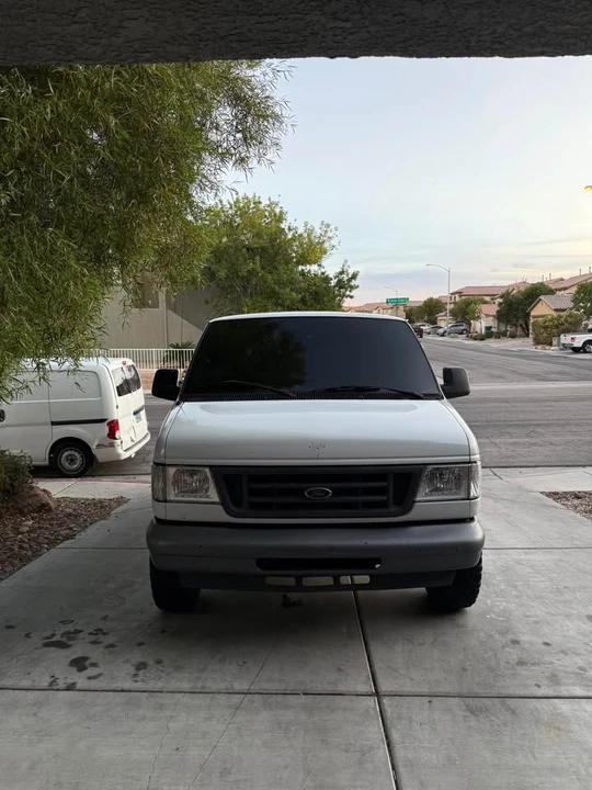 2006 Ford Econoline Van - Image 3 of 9