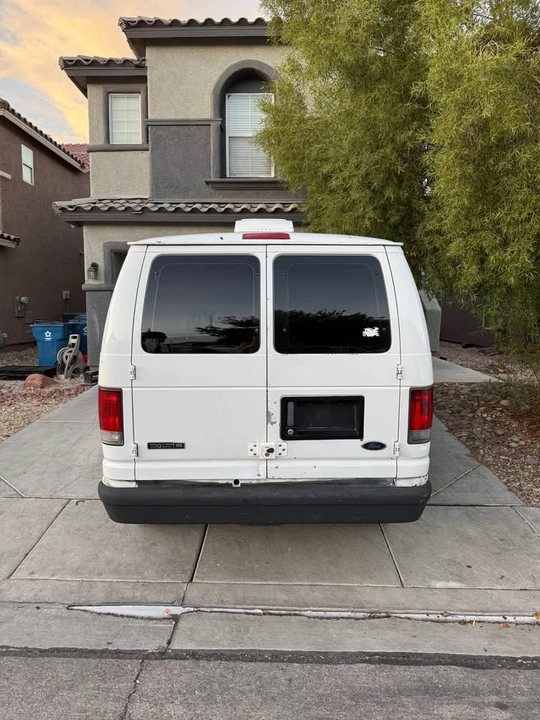 2006 Ford Econoline Van - Image 2 of 9