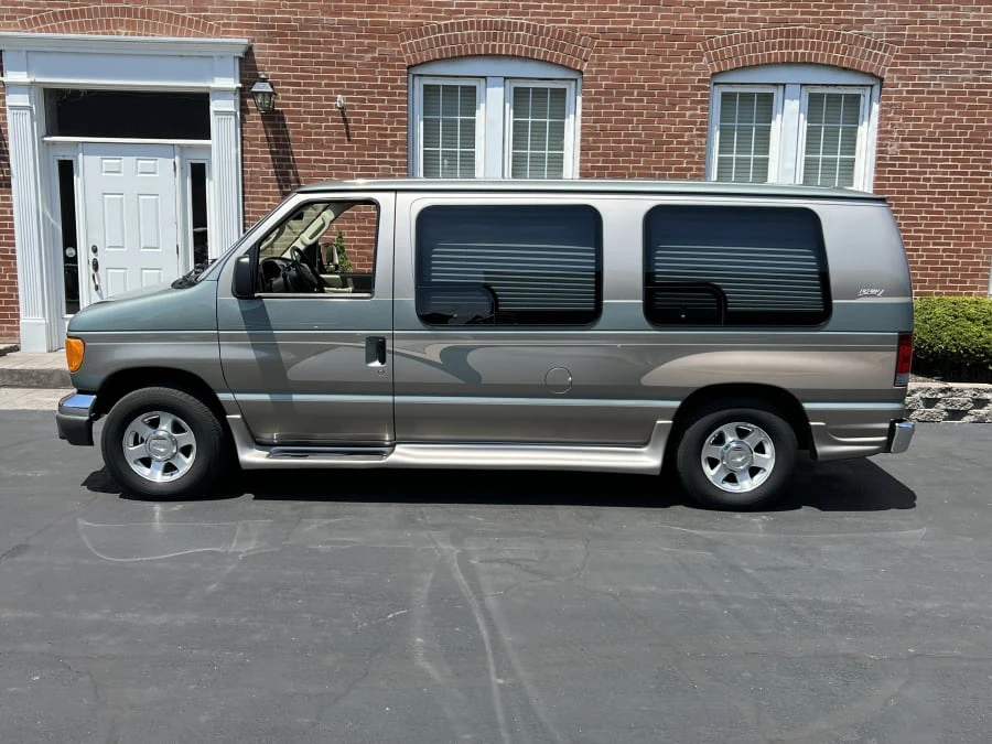 2006 Ford Econoline Van - Image 2 of 9