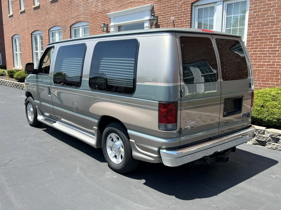 2006 Ford Econoline Van - Image 3 of 9