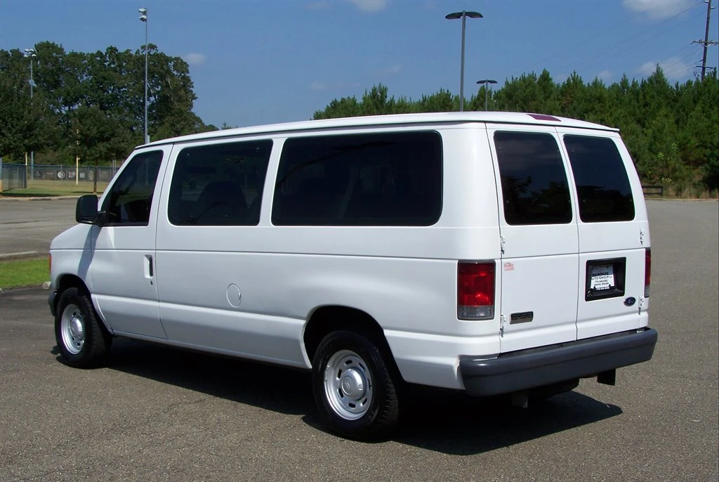 2006 Ford Econoline Van - Image 2 of 14