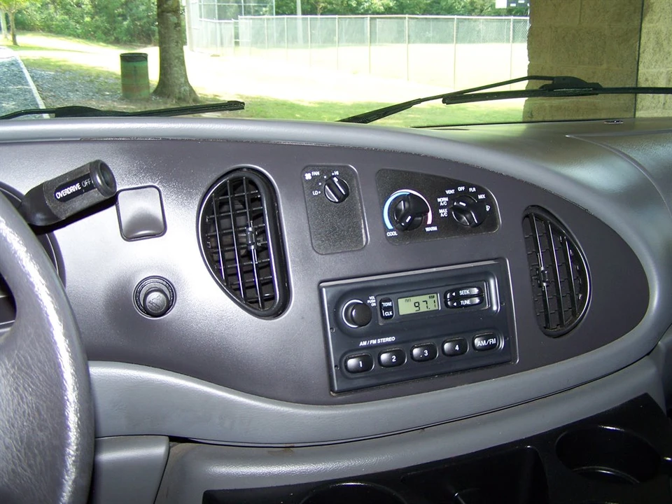 2006 Ford Econoline Van - Image 10 of 14