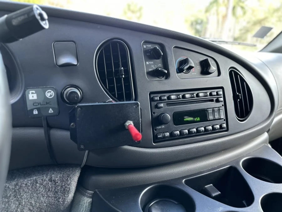 2006 Ford Econoline Van - Image 24 of 31
