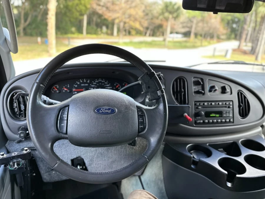 2006 Ford Econoline Van - Image 18 of 31