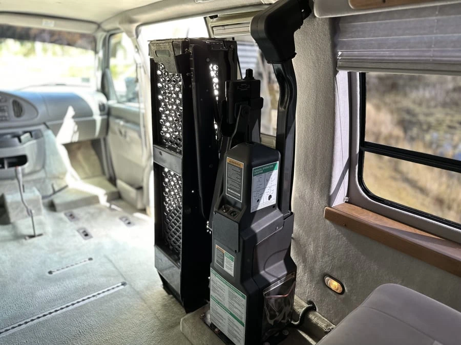 2006 Ford Econoline Van - Image 23 of 31