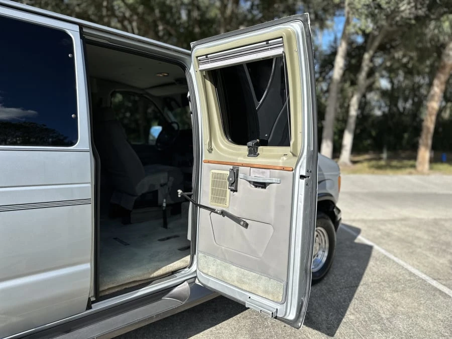 2006 Ford Econoline Van - Image 22 of 31